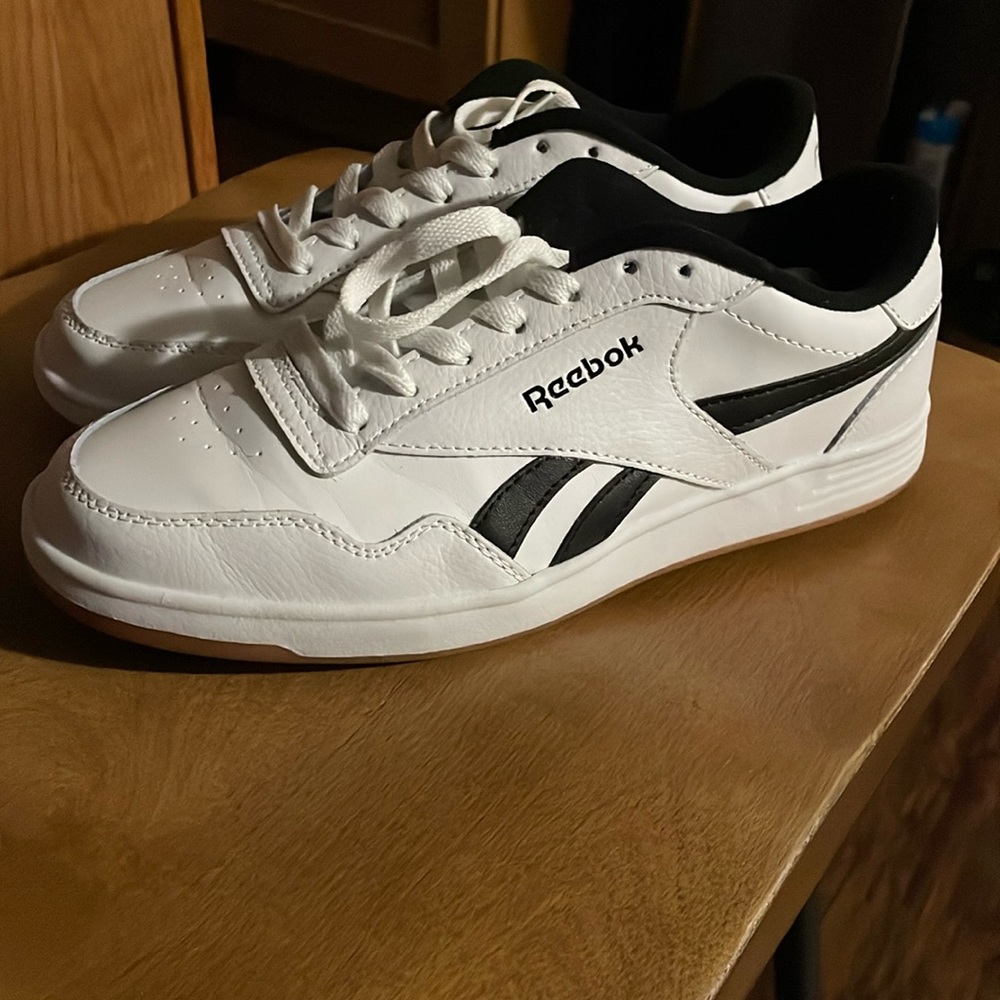 Women’s black and white shoe